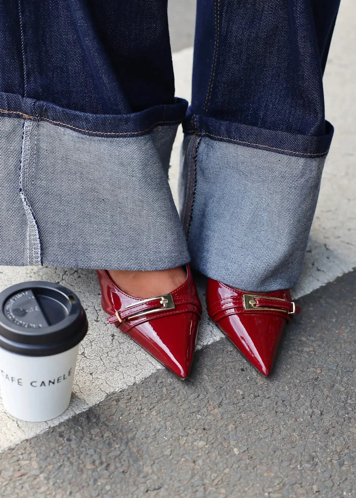 Wide Leg Broeken Stylen - Hakken of Sneakers?