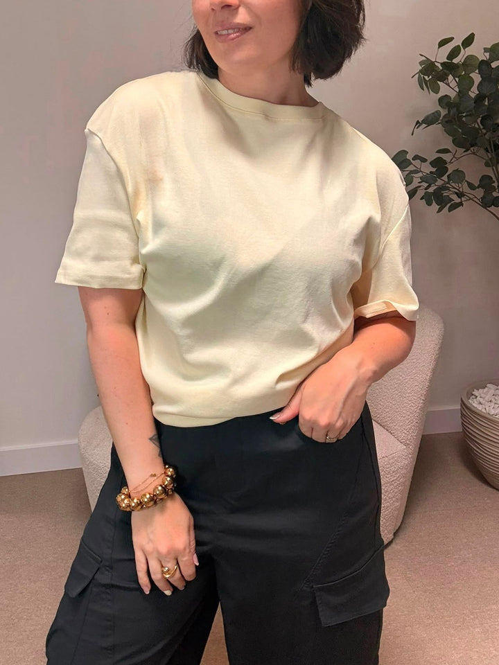 Basic shirt Nicole - Butter yellow